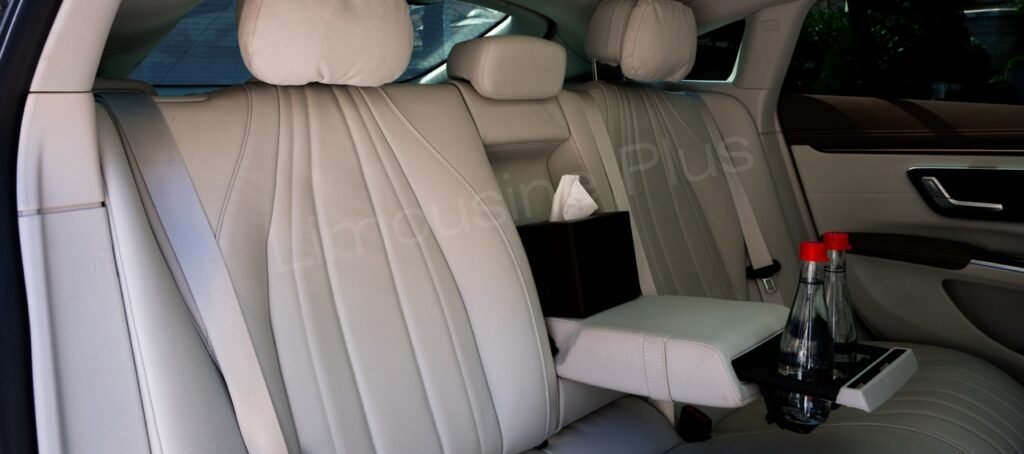 Havalimanı Hızlı Geçiş Hizmetleri: Limousine Plus ile Zamandan Tasarruf Edin 1 Luxury Mercedes EQS Electric Sedan Interior with Rear Amenities