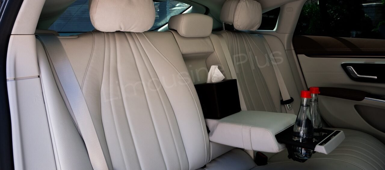 Havalimanı Hızlı Geçiş Hizmetleri: Limousine Plus ile Zamandan Tasarruf Edin 1 Luxury Mercedes EQS Electric Sedan Interior with Rear Amenities