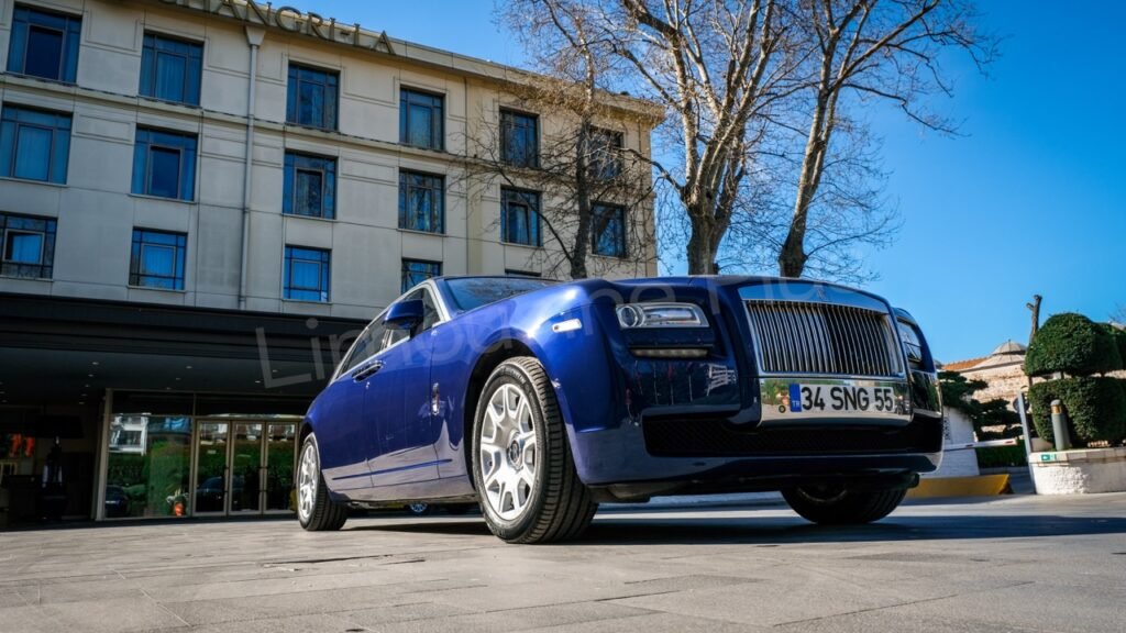 Luxury Car Rental: Special Experiences, Unforgettable Journeys 1 Front View of Luxury Rolls-Royce Ghost Sedan