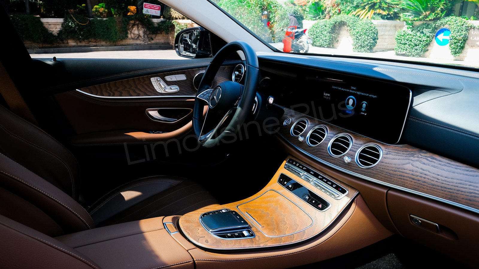 Lüks Araçlarla İstanbul Havalimanı Transferi 1 Luxury Minibus Transfer