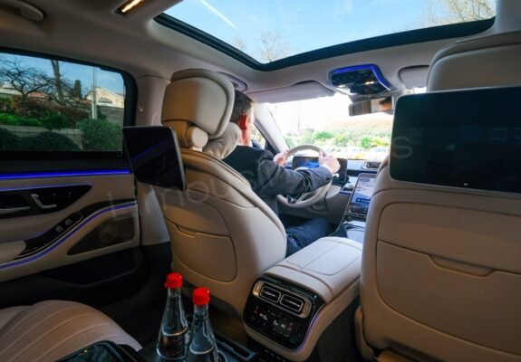 Mercedes S-Class Sedan Luxurious Interior - VIP Transfer